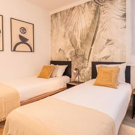 Stylish Urban Escape 2-bedroom With Rooftop Pool Appartamento Estepona