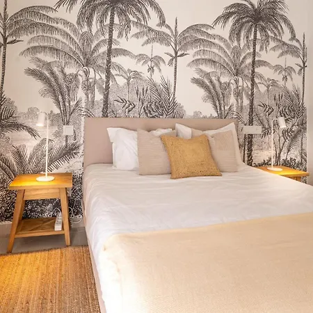 Stylish Urban Escape 2-bedroom With Rooftop Pool