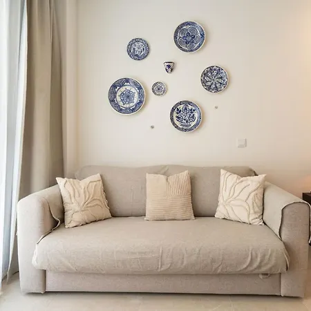 דירה Stylish Urban Escape 2-bedroom With Rooftop Pool אסטפונה