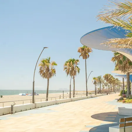 Stylish Urban Escape 2-bedroom With Rooftop Pool