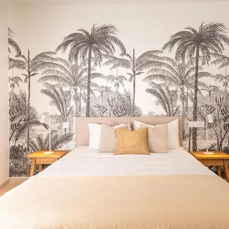 Lägenhet Stylish Urban Escape 2-bedroom With Rooftop Pool Estepona