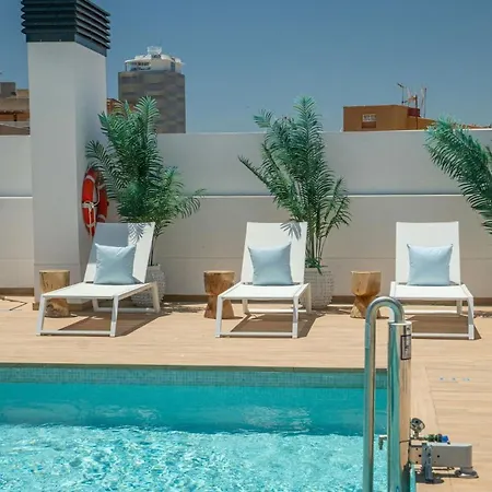Lägenhet Stylish Urban Escape 2-bedroom With Rooftop Pool Estepona