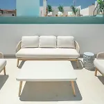 Apartment Stylish Urban Escape 2-bedroom With Rooftop Pool