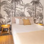 Stylish Urban Escape 2-bedroom With Rooftop Pool